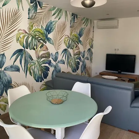 Les Romarins Apartment