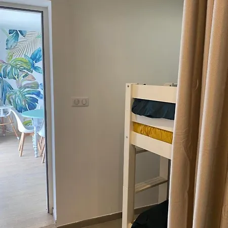 Les Romarins Apartment *
